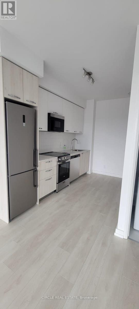 Photo - 75 James St S Unit 2713