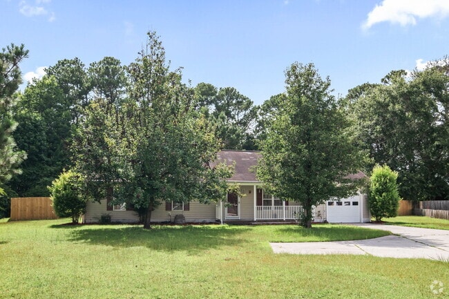 Building Photo - "Charming 3-Bedroom Sanctuary with 2 Full ... Rental