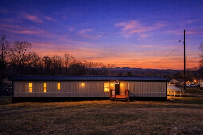 Building Photo - 5670 Lamberth St