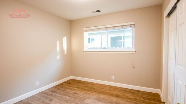 Photo - 868 Miller Ave