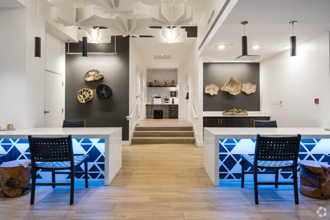 Interior de la oficina de arrendamientos - The Palms on Main