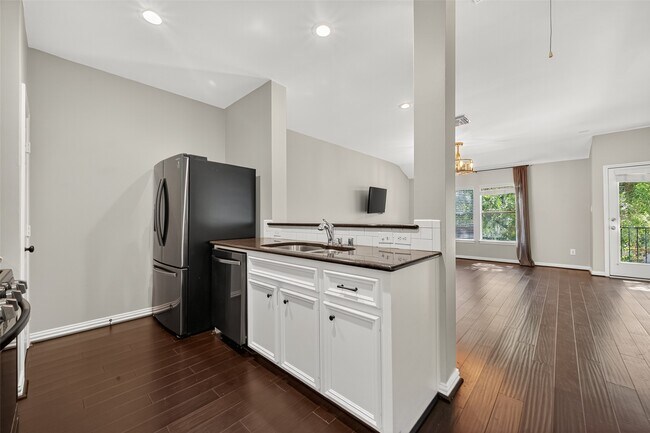Photo - 1127 W 24th St