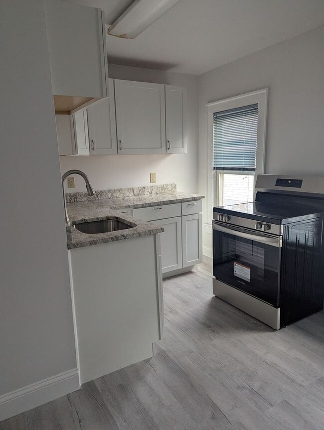 Building Photo - 53 Granite St Unit 3
