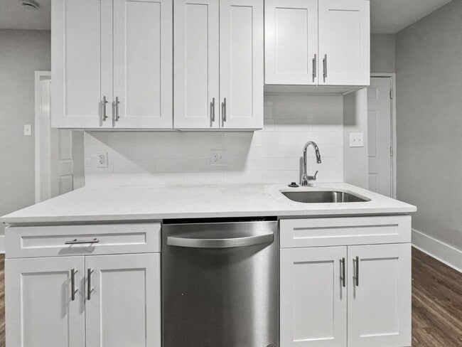 Photo - 327-337 W Chestnut Street