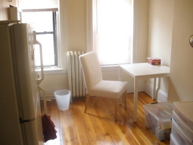 Photo - 533 Newbury St Unit 2R