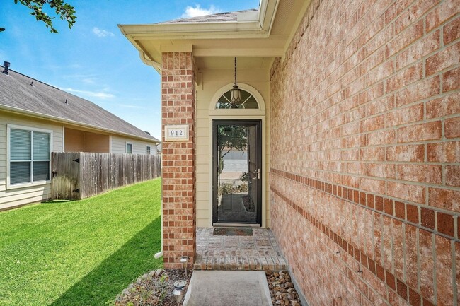 Photo - 912 Sweet Pine Dr