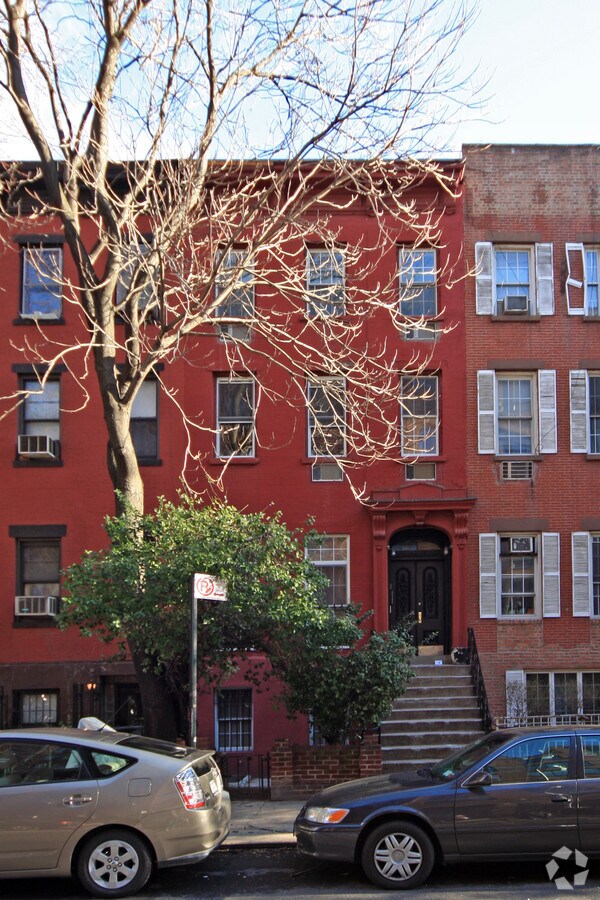 Photo - 135 W 15th St