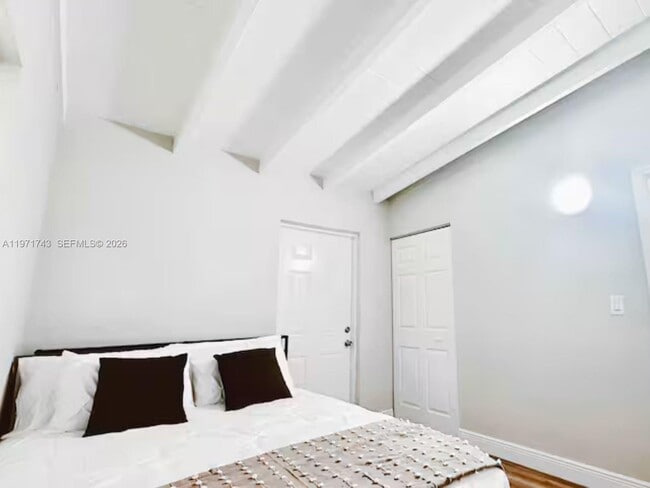 Photo - 308 NE 8th Ct