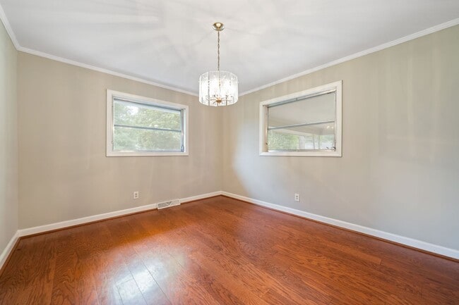 Photo - Beautiful 3-Bedroom Ranch Style Family Home with LARGE Fenced in Yard!