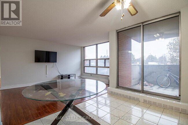 Photo - 1705 McCowan Rd Unité 210