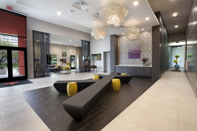 Photo - SUMMIT PARQUE, LLC Apartments