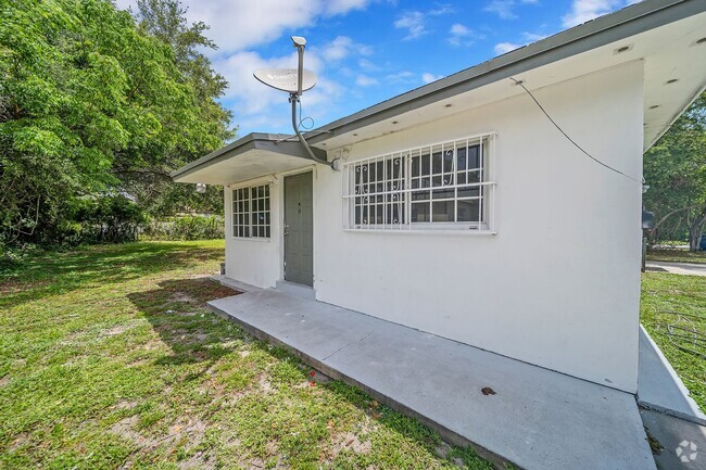 Building Photo - 2125 NW 91st St Unit 2127 NW 91 STREET Rental