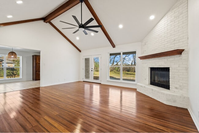 Photo - 170 N Meadowbrook Dr