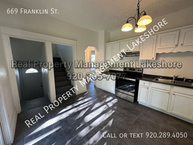 Photo - 669 Franklin St
