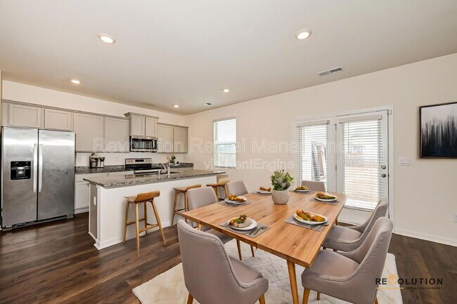 Photo - 2008 Redfern Rd