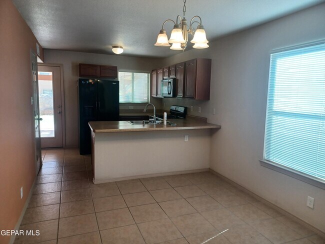 Photo - 2300 Honey Dew St