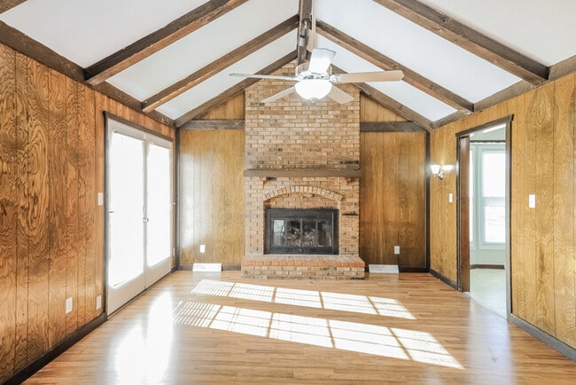 Photo - 204 N Woodson Dr