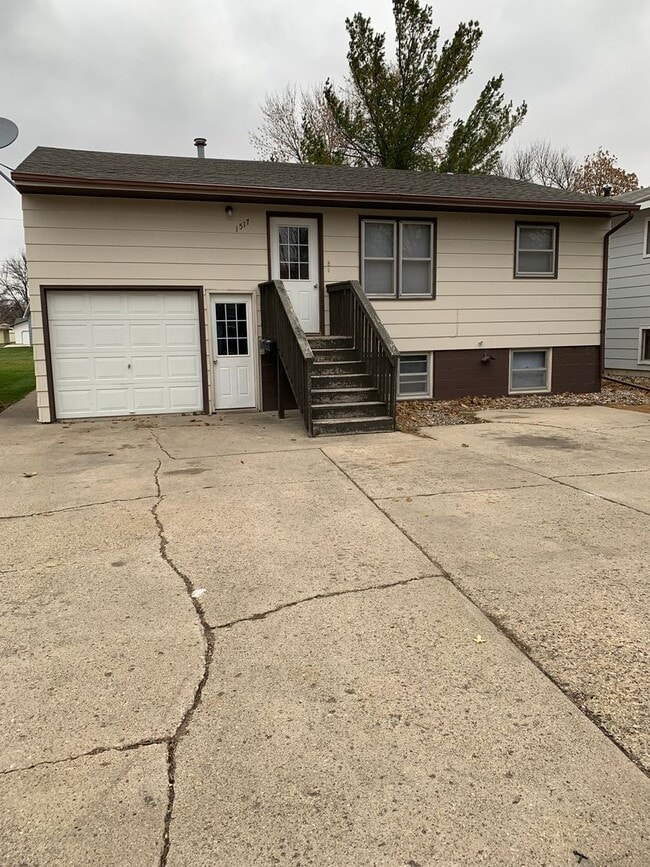 Building Photo - 1517 Aberdeen Homes Unit 1517 1/2