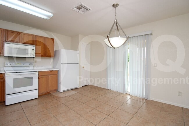 Building Photo - 667 W Jardin Dr Rental