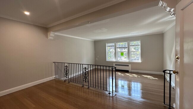 35 Park St Unit 2