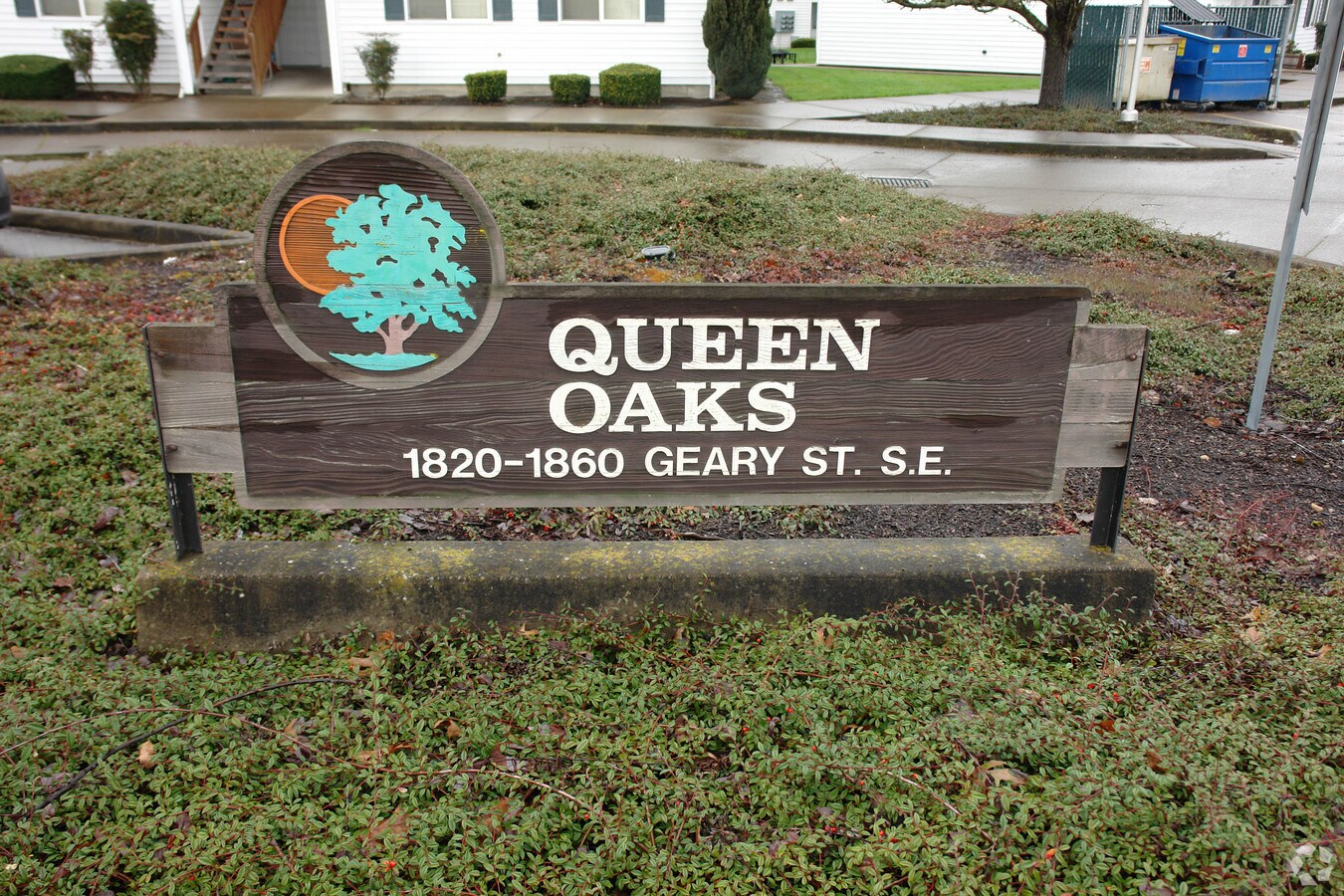 Photo - Queen Oaks