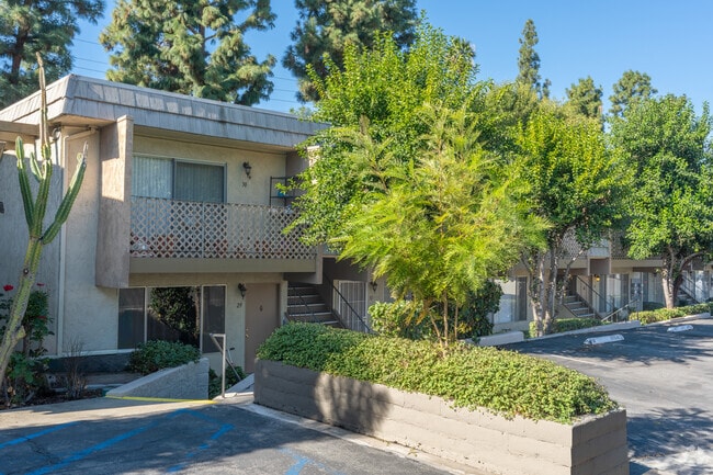 Granada Pueblo Apartments - Granada Pueblo Apartments