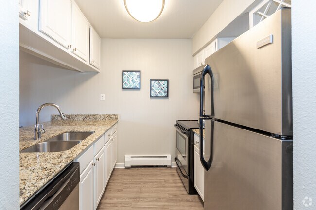 1BR, 1BA - 750SF