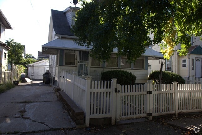 Building Photo - 256 Weequahic Ave Rental