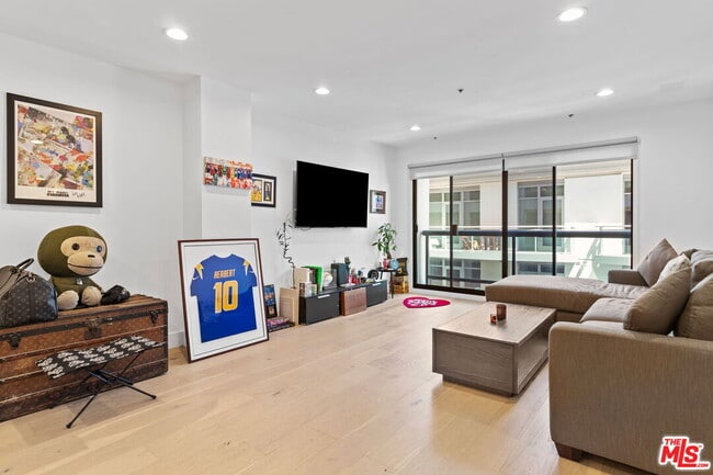 Photo - 10724 Wilshire Blvd Unit 503