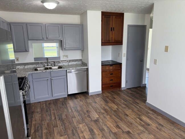 Photo - 475 Broadview Ct