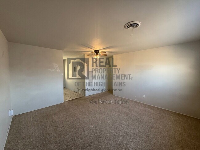 Photo - 301 Teakwood St