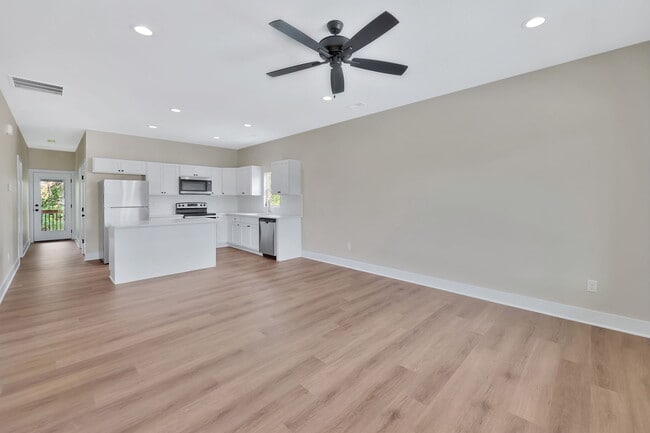 Building Photo - 327 Turnpike Rd Rental