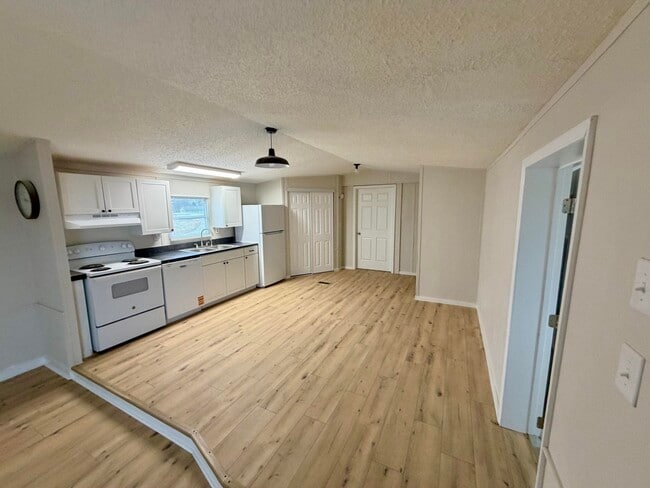 Photo - 489 Cumberland Dr