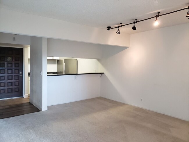 Building Photo - 2 Bedroom Condo in Bennett Valley