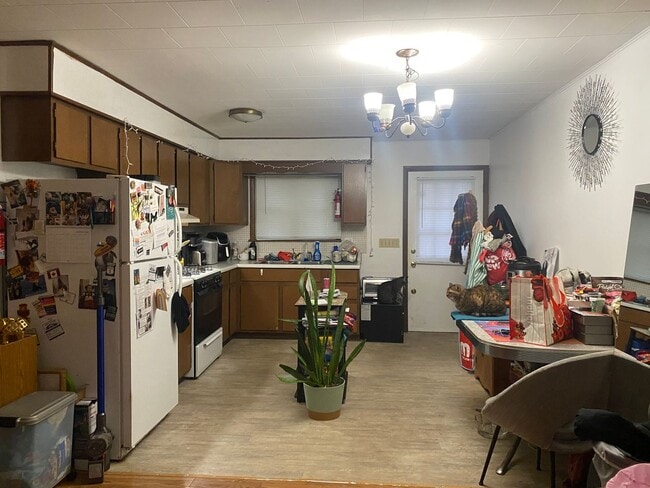 Building Photo - 204 E Oregon St Unit 204 E. Oregon #1/2