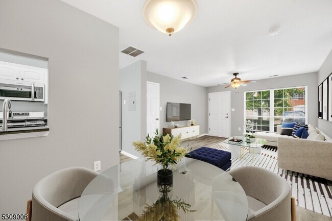 Photo - 1137 Stafford St