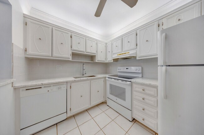 Photo - 257 S Cypress Rd Unit 425