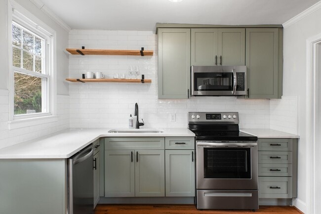 Photo - *Application Pending* Charming Cottage in Northgate Park - A Gem in the Heart of Durham!