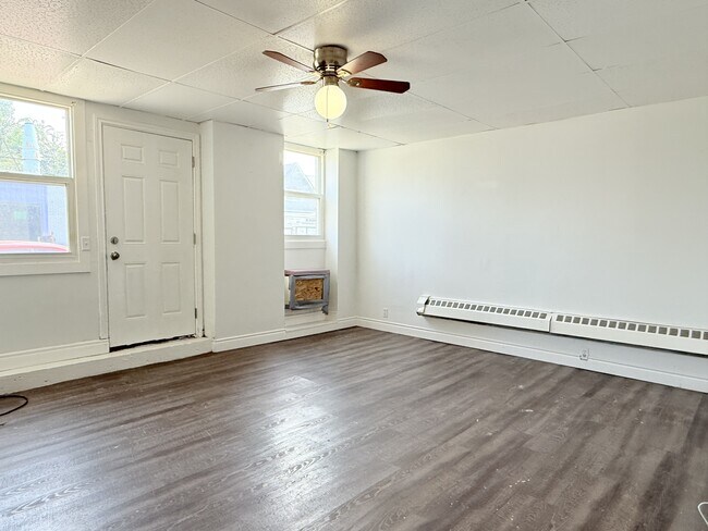 Building Photo - 581 Pierre Ave Unit 6