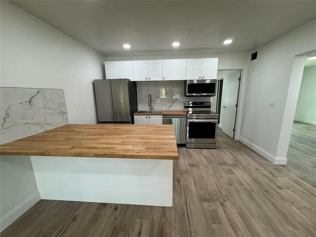 Photo - 2200 NE 173rd St Unit 4