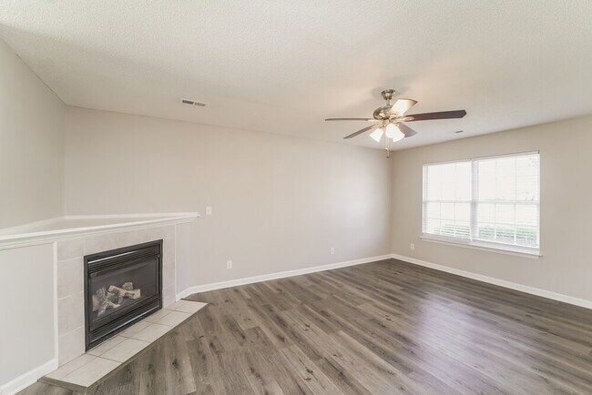 Photo - 624 Lightspun Ln