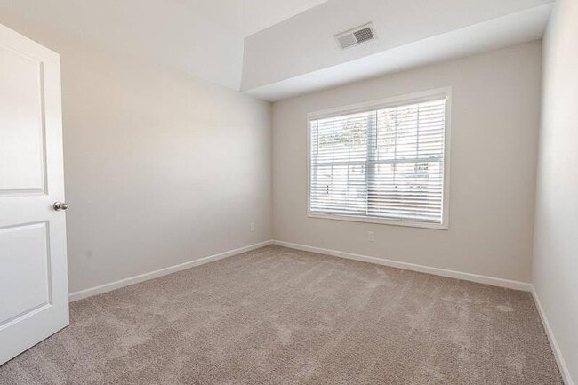 Photo - 1015 Dunkirk Cir