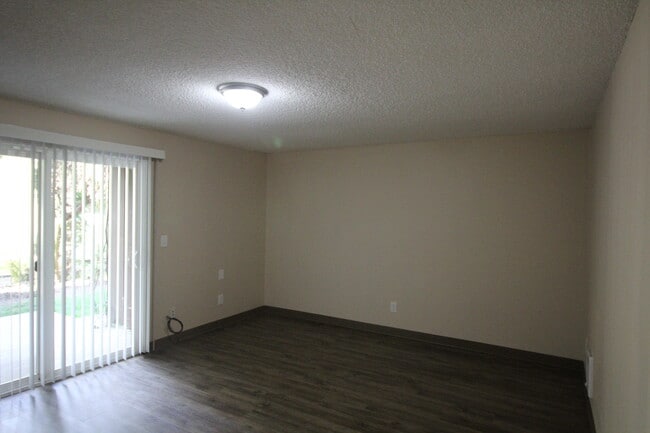 Photo - 414 E 9th St Unit 12