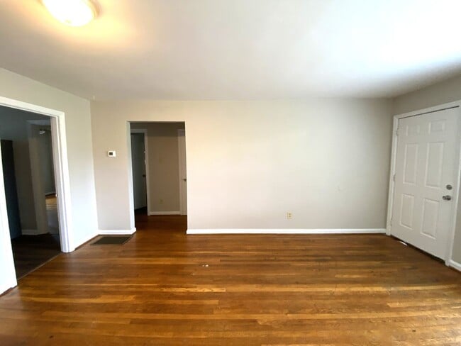 Photo - 401 Springhill Dr