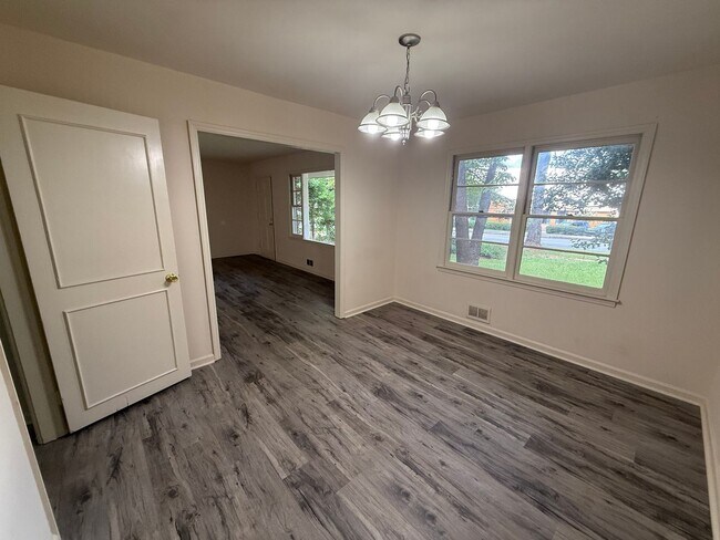 Photo - Spacious 3 Bedroom House