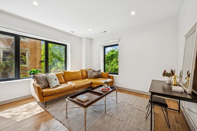 Photo - 1341 W Estes Ave Unit 3B