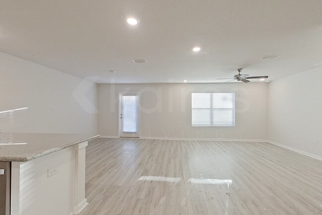Photo - 261 Monarch Ln