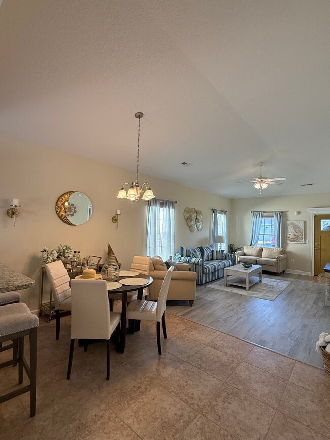 Photo - 101 Palm Cove Cir