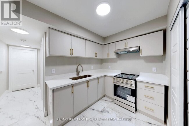 Photo - 195 Balmoral Ave N Unit B3