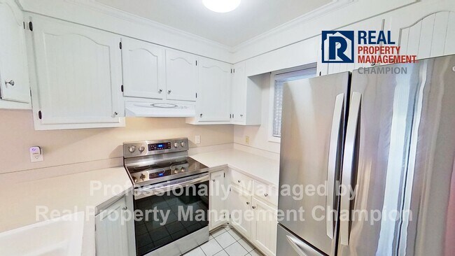 Photo - Spacious End Unit Townhome with Private De...